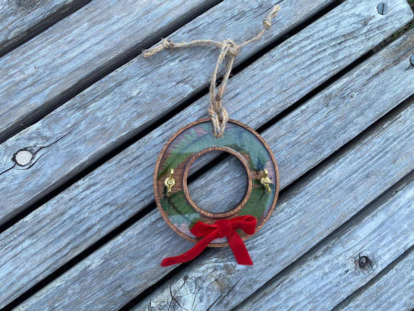 Flower Press Christmas Ornament is Perfect DIY Gift for Everyone