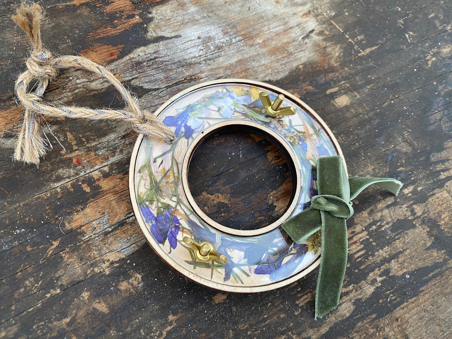 Flower Press Christmas Ornament is Perfect DIY Gift for Everyone