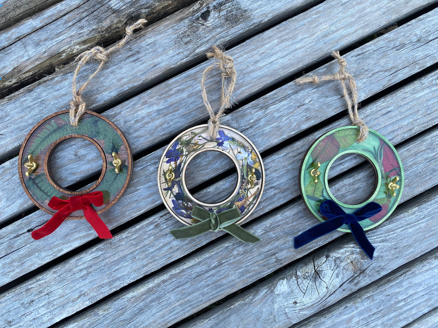 Flower Press Christmas Ornament is Perfect DIY Gift for Everyone